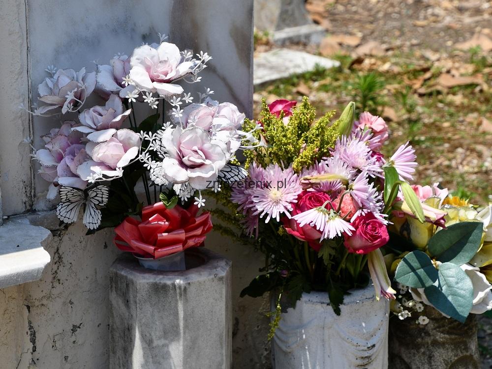 Znicze Fenix 1 Rodzaje Kwiatow Najczesciej Wybierane Do Dekorowania Nagrobkow