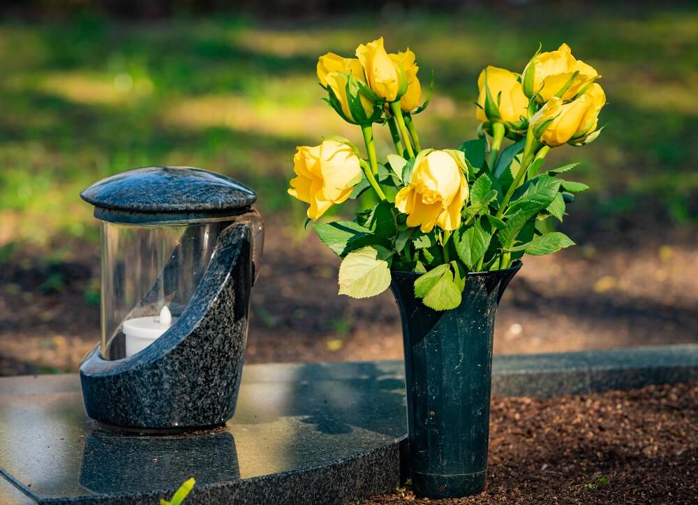 Znicze Fenix 1 Znicz Szklany Z Napisem Jako Wyjatkowy Pomysl Na Spersonalizowana Ozdobe Grobowca